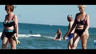 کس دختران ایرانی زیبایی busty دختر نیمه برهنه در ساحل