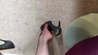 گروهی از افراد تصمیم به پرتاب یک حزب و از آن لذت ببرید با یکدیگر