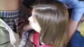 انتخابی دختران جوان, مکیدن خروس تا زمانی که قرعه کشی کردن دهان خود را.