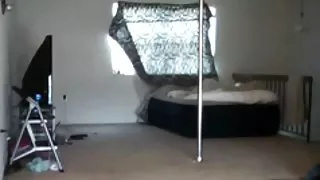 Brianna زن سگسی قطب رقص