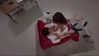 ناز نوجوان دوست دارد به تنهایی خانه به خاطر او ممکن است به حذف تمام لباس و جلق زدن
