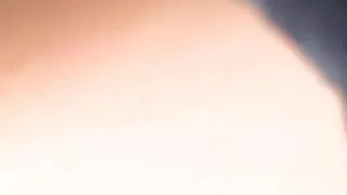 دامن داستان سکسی کوتاه دختران نشسته بر روی یک صندلی