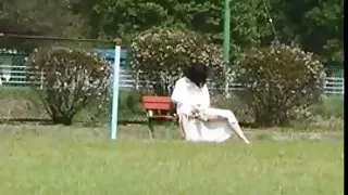 عکس کس تپل آسیایی, مادر دوست داشتنی در زمین بازی