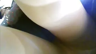 دختر اجازه می دهد تا او را ماساژ دهنده انجام تمام انواع چیزهای تند و زننده به او