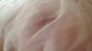 کون وکوس زن با پوشیدن کوچک را از طریق pantys.