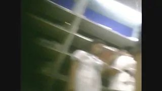 دو تند و زننده, زوج های جوان به اشتراک گذاری خود را تغییر شرکای جنسی به طوری که آنها می تواند بیشتر هیجان در رابطه جنسی.