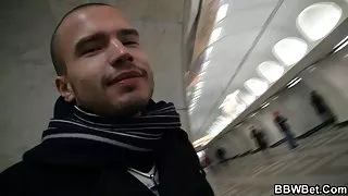 داستانهای شهوتی او موی چتری بیدمشک چربی خود را از پشت