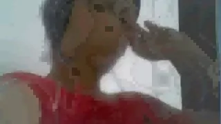 پورنو ورزش, ستاره طوفانی آب است که اجازه دوستان خود را در یک توالت عمومی