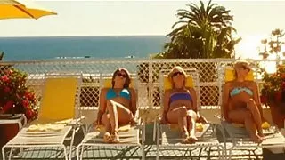 با هیلاری اسکات و دو از او سست هستند که سوراخ های آماده برای کرم