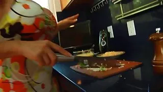 عکس های کیر تو کس ونسا در آشپزخانه