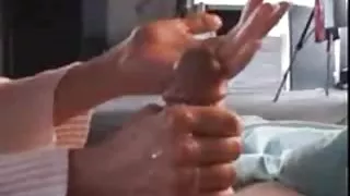 عضلانی, پیشخدمت که با این نسخهها کار در باشگاه شب می شود بسیاری از کون برای یک شب