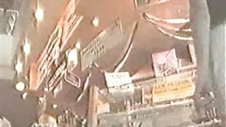 زیر عکس کون کردن دامن - دختر بدون شورت