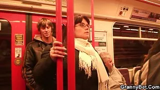 عکس سوپر سکسی او بر میدارد و موی چتری, fat pussy