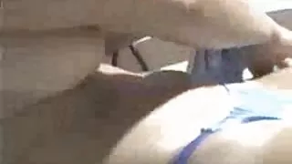 جوانان کلیپ سکی بزرگ در ساحل