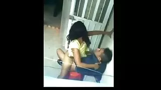 دختر هیجان زده می شود و زن و شوهر سیاه و سفید ناخن سیاه و سفید.